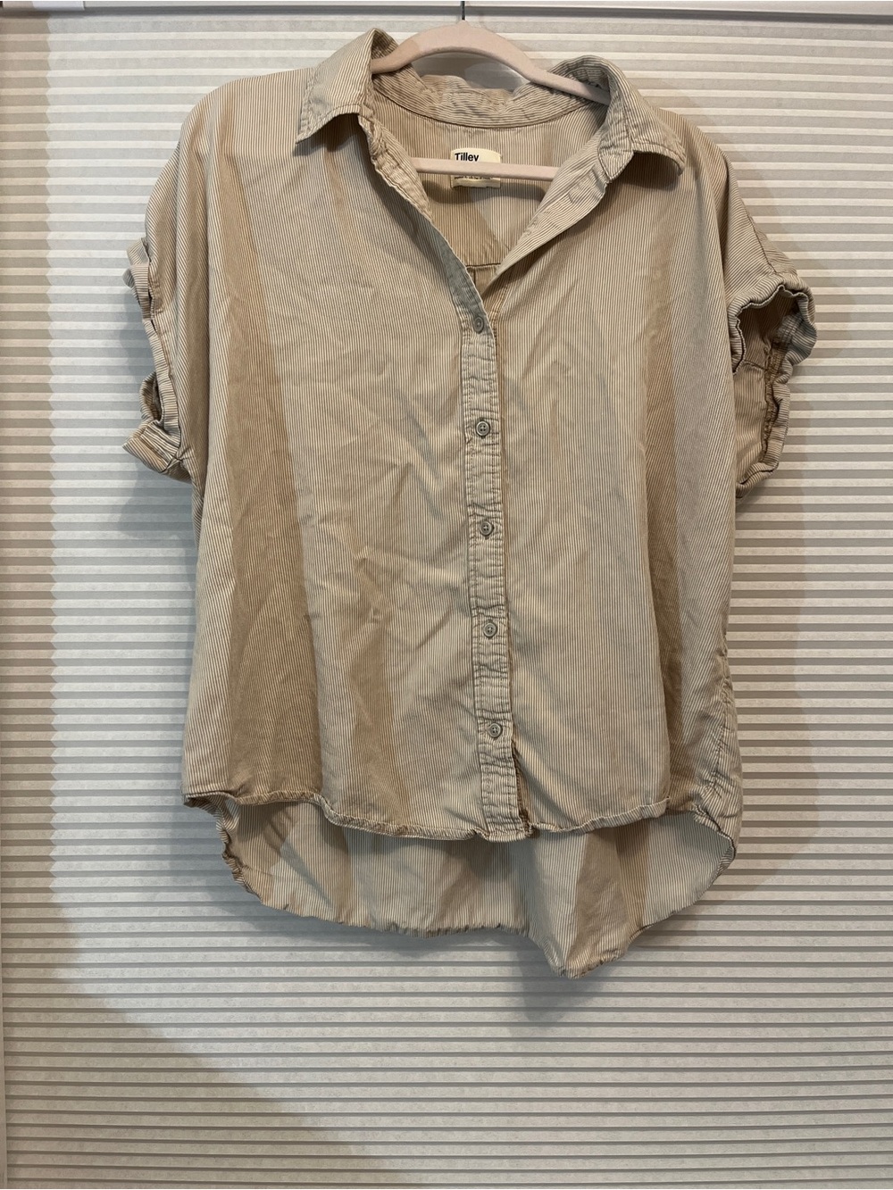Tilly's Beige Short-Sleeve Button-Up Shirt